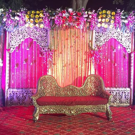 Hotel Ekant Faridabad Buitenkant foto