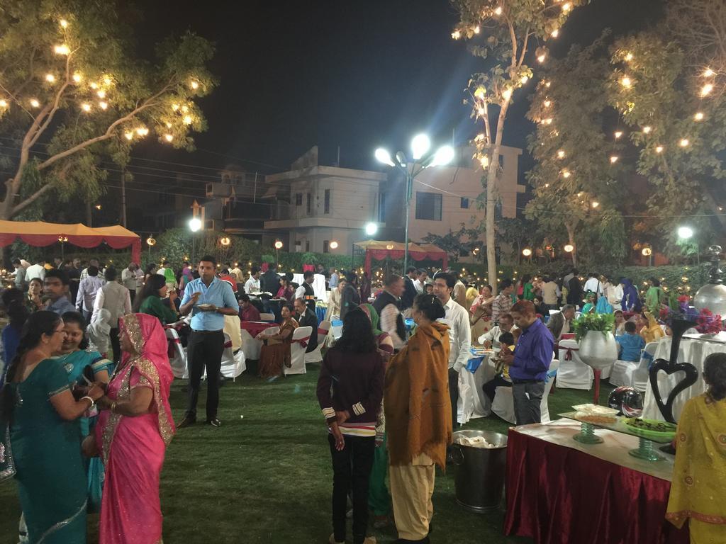 Hotel Ekant Faridabad Buitenkant foto