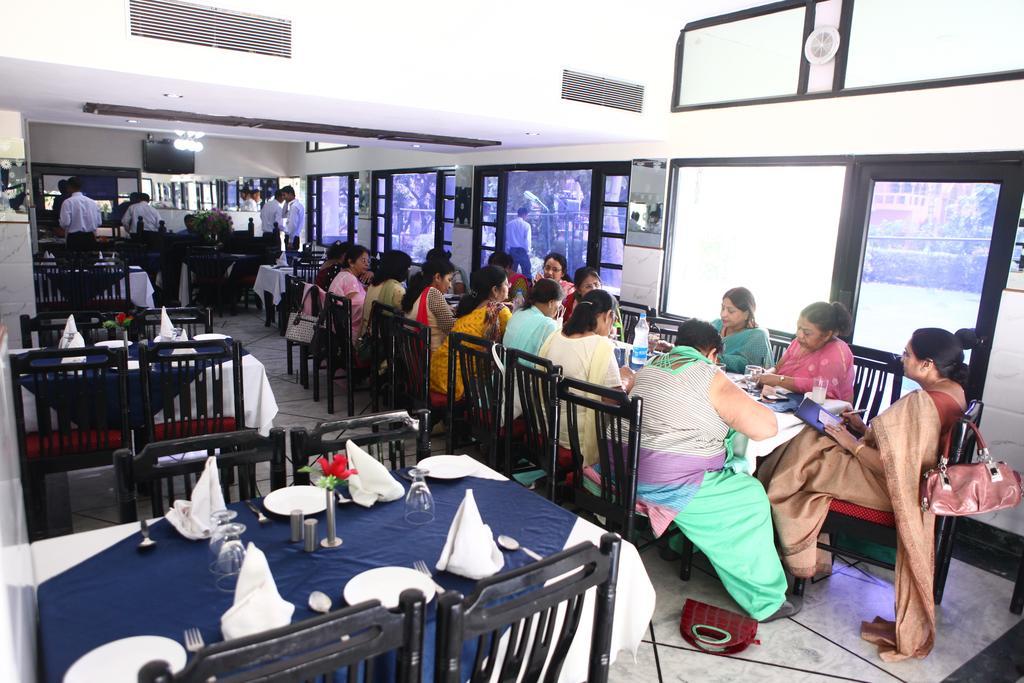 Hotel Ekant Faridabad Buitenkant foto