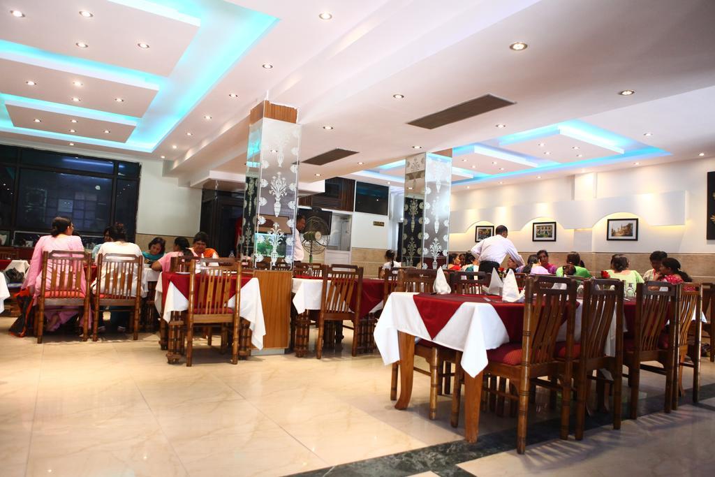 Hotel Ekant Faridabad Buitenkant foto
