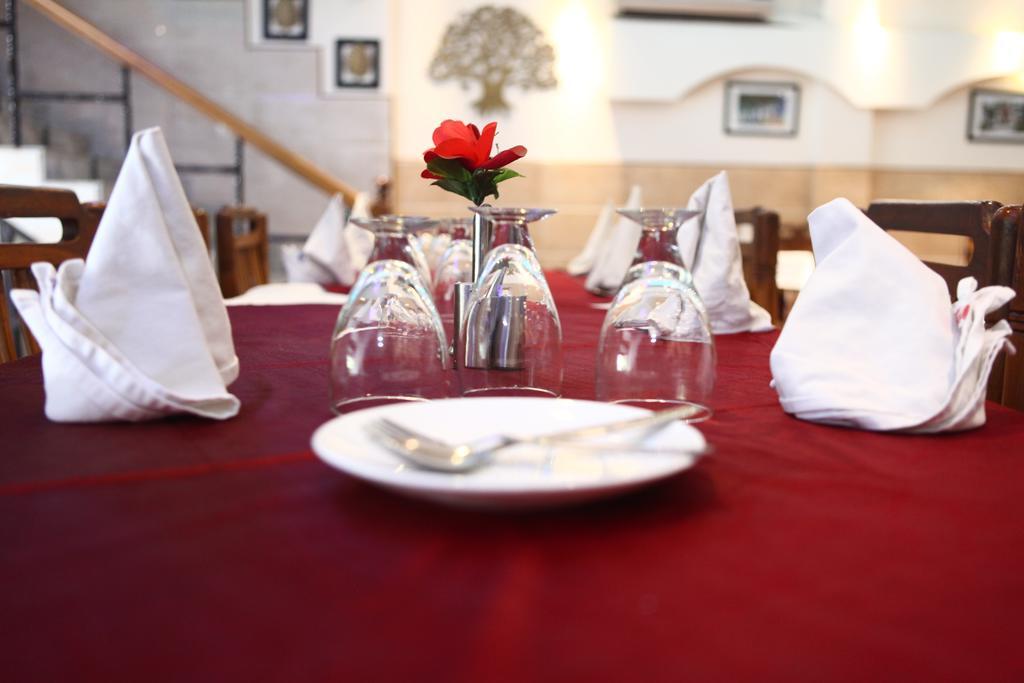 Hotel Ekant Faridabad Buitenkant foto