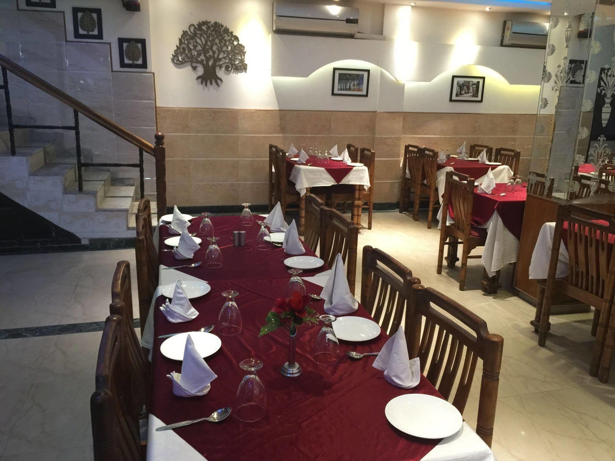 Hotel Ekant Faridabad Buitenkant foto