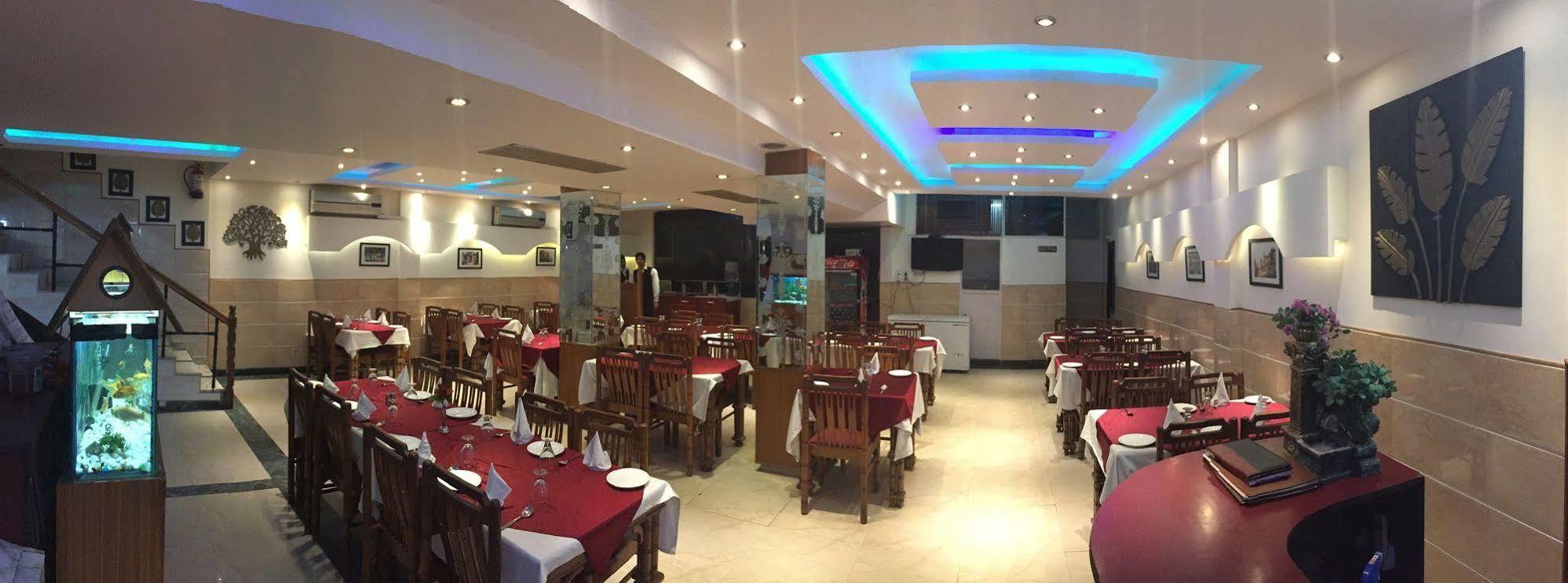 Hotel Ekant Faridabad Buitenkant foto