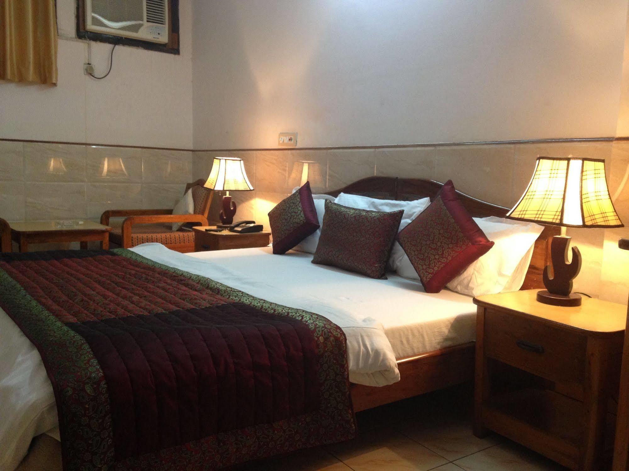Hotel Ekant Faridabad Buitenkant foto