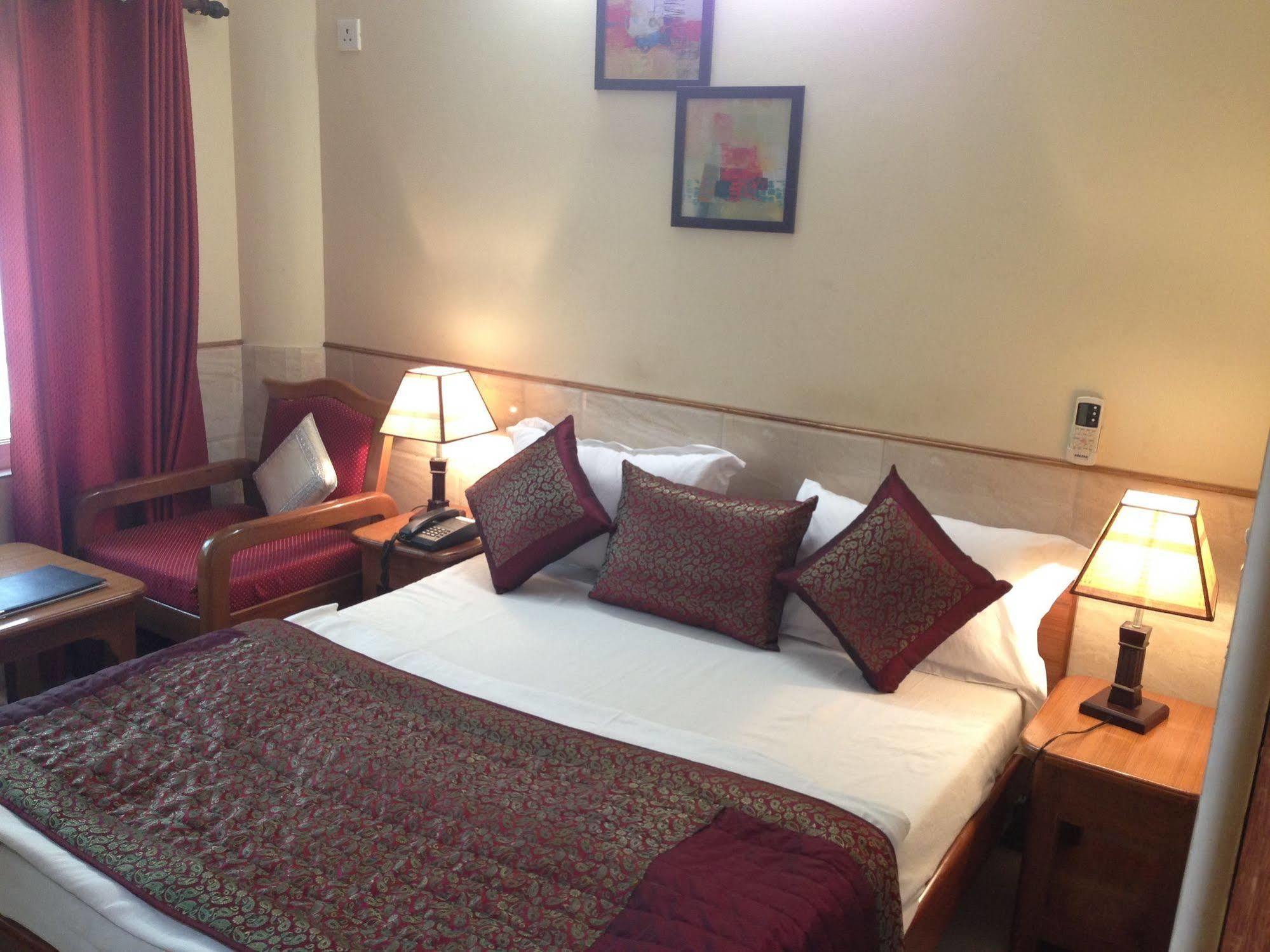 Hotel Ekant Faridabad Buitenkant foto