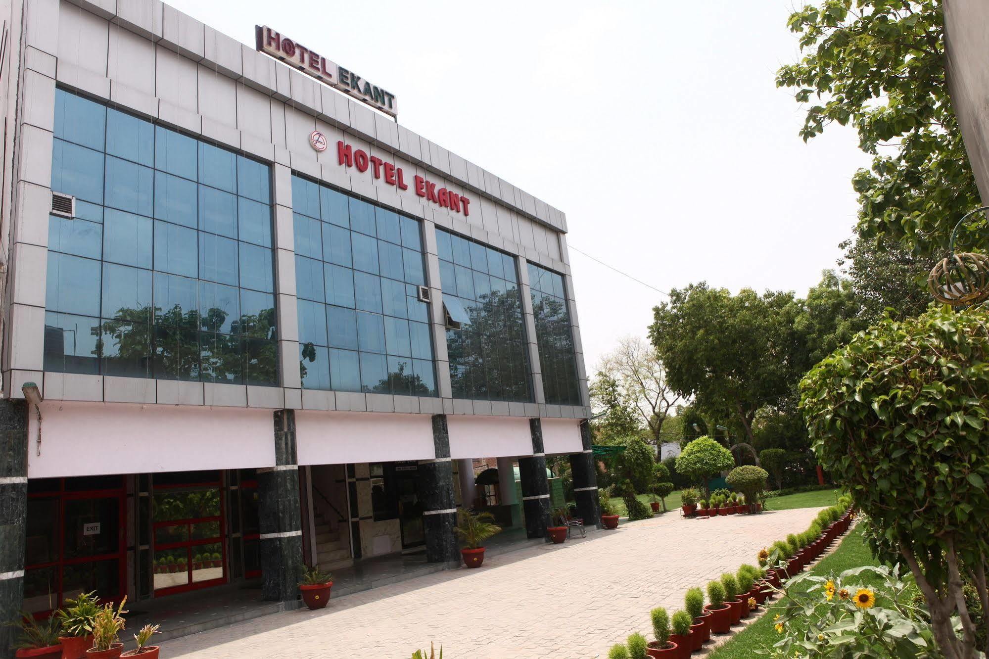 Hotel Ekant Faridabad Buitenkant foto