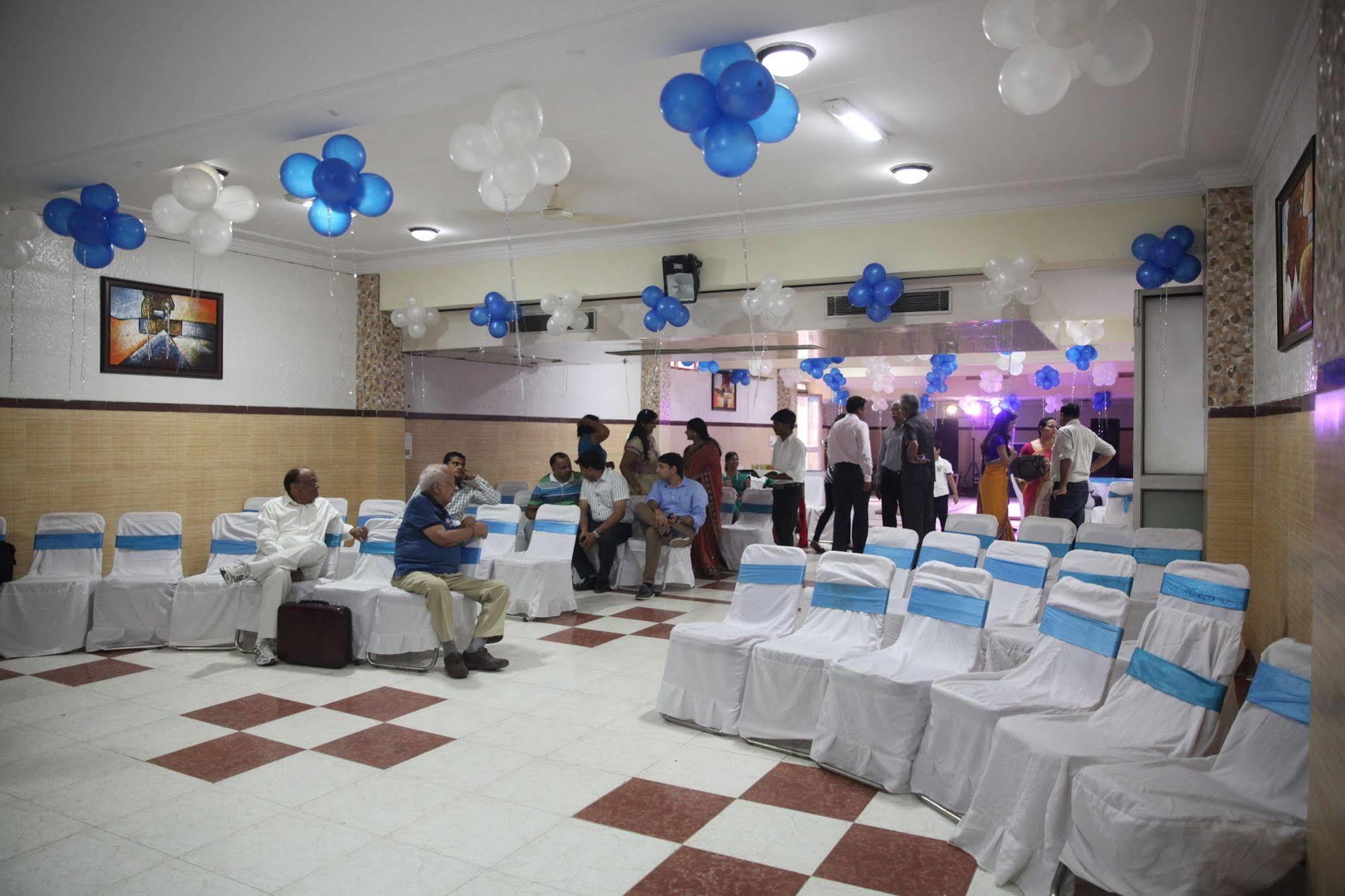 Hotel Ekant Faridabad Buitenkant foto